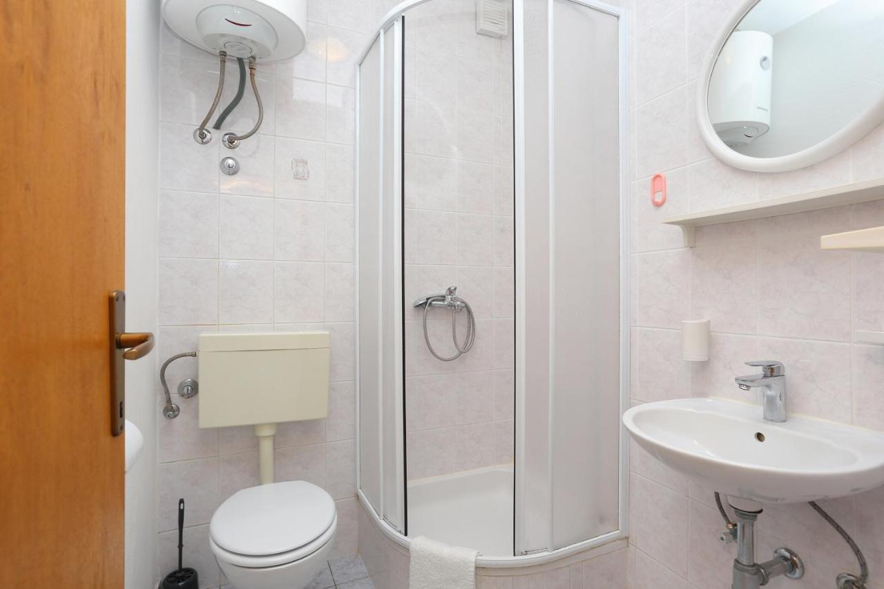 Apartments By The Sea Rastici, Ciovo - 11723 Trogir Ngoại thất bức ảnh